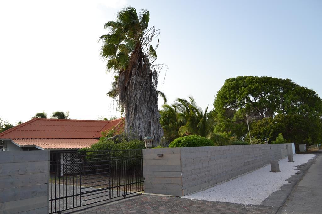 Palm Trees Apartments Вилемстад Екстериор снимка